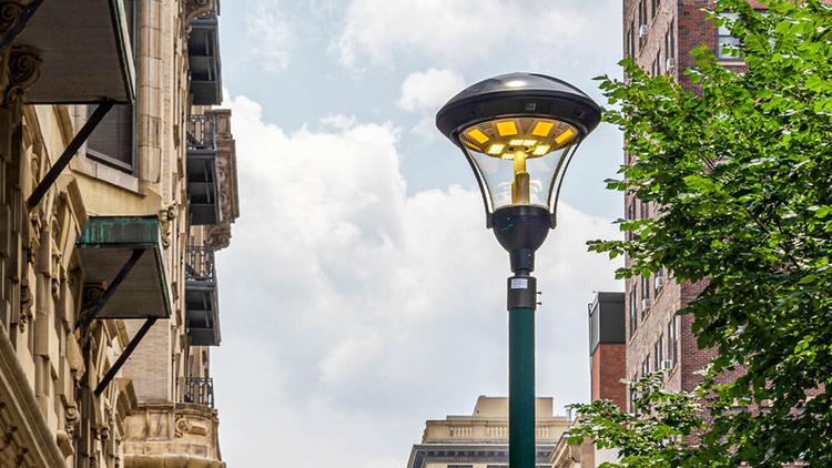 Smart streetlight